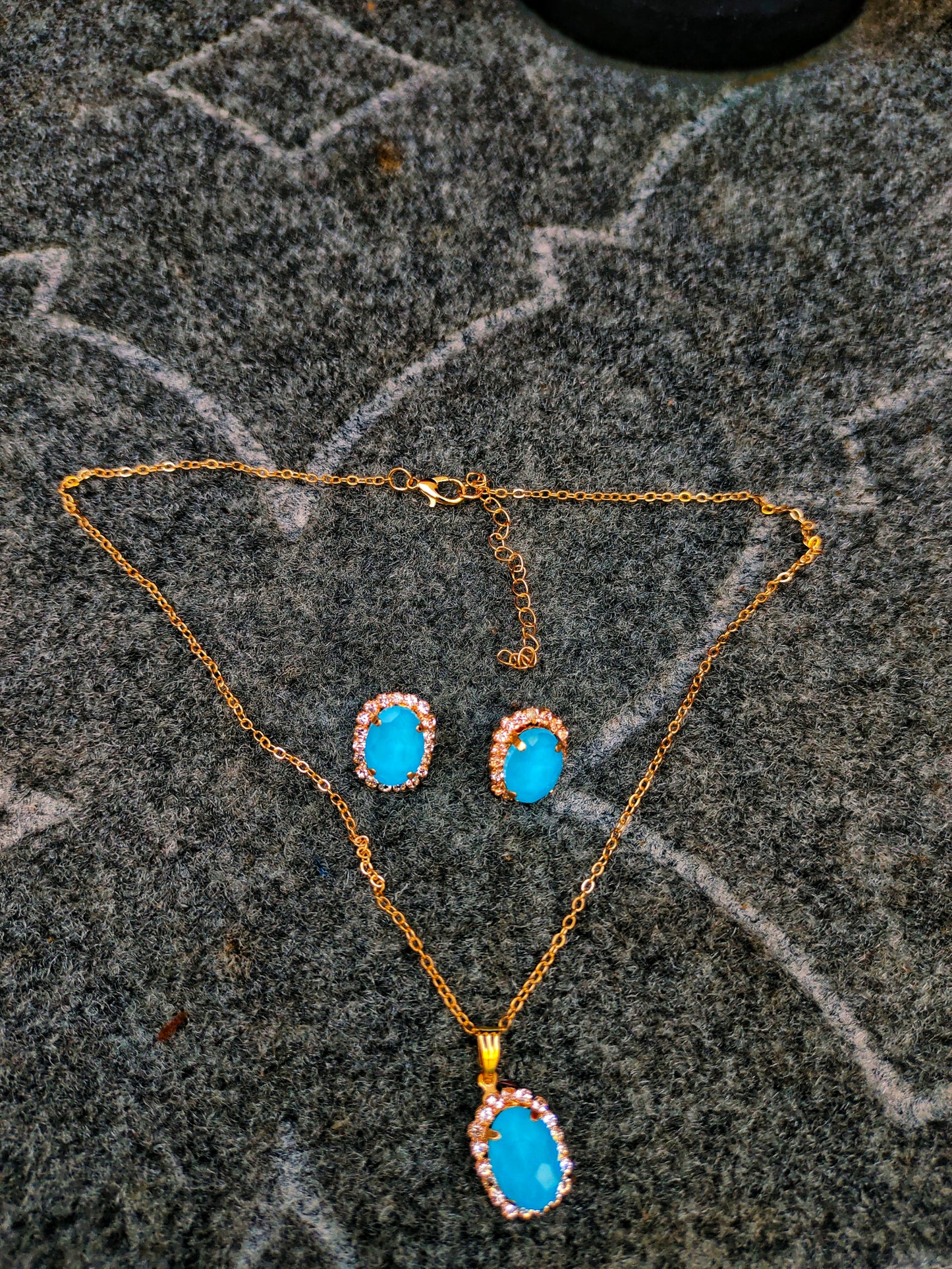 Chic & Modern Women's Necklaces set | Redefine Your Style upto 50% off