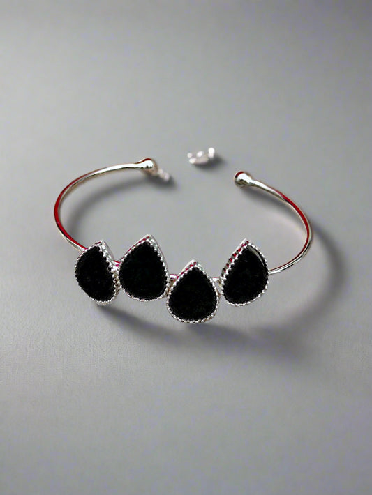 Affordable Luxury bracelet for Women | Shop Latest Jewelry Trends flat 50% off